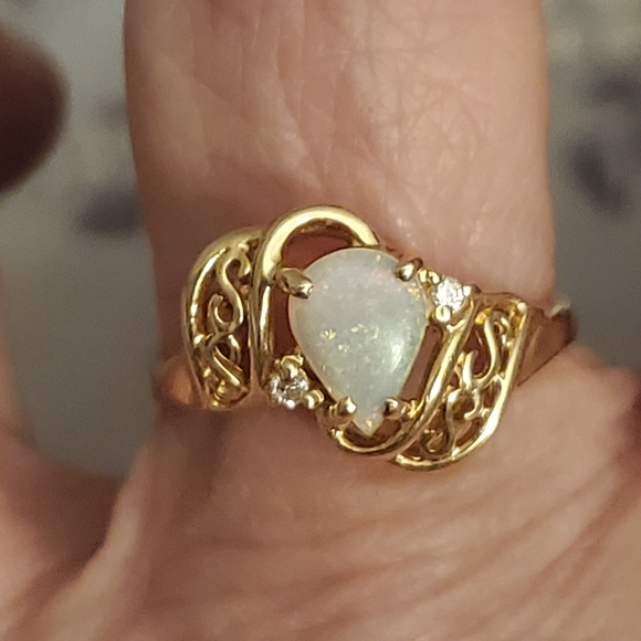 Jewelry - Beautiful dainty opal/diamond ring